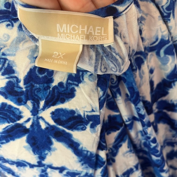 MICHAEL KORS 3/4 INCH SLEEVES BLUE AND WHITE. SIZE 2X IN GREAT SHAPE - Picture 2 of 3